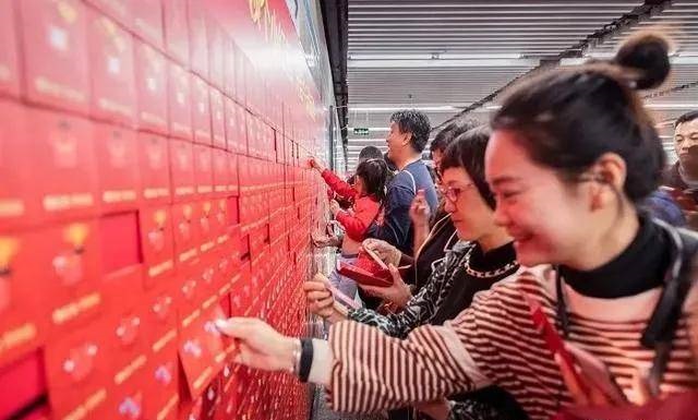 唯有這些抓人眼球的戶外廣告才配叫創(chuàng)意！標識主也滿意4