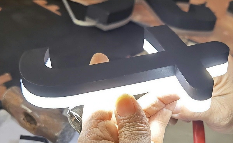 招牌發(fā)光字如何抉擇合適本身商鋪裝潢風(fēng)格的燈火色溫？7